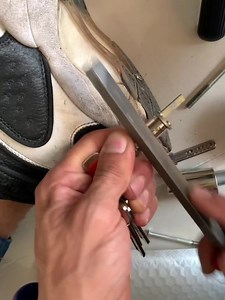 Cómo hacer la llave de una cerradura de seguridad cambiando claves Yale Multipunto Plus🔑 How to make the key of a security lock by changing Yale Multipoint Plus keys🔑 #key #cerrajero #viralreels #locks #cmlocks #locksmith #llave #cerrajeria | Cerrajeros Master Locks