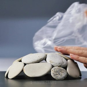 58M views · 892K reactions | 6 beautiful things to make with stones and pebbles. bit.ly/2BNvTrm | 5-Minute Crafts | Facebook