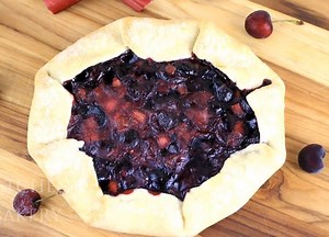 Rustic cherry rhubarb galette By: Gretchen's Bakery | MetDaan Cakes