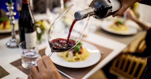 Comment ouvrir une bouteille sans tire-bouchon ?