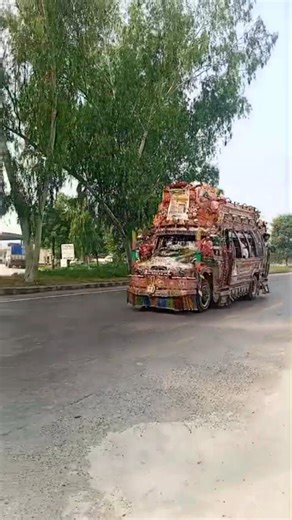Full Speed Rocket Bedford Bus 🔥 | Loud Horn & Powerful Engine Sound | Pakistani Culture Ride #shorts