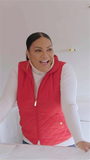 Not everybody likes a colorful kitchen! See if the #MarriedToRealEstate team can pull off a product everybody likes on a new ep tonight at 9|8c! Stream next day ➡️ @StreamOnMax. | HGTV