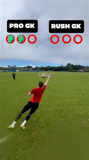 Pro GK vs RushGK 🎯 🧤 #goalkeeper #goalkeepertraining @RushGK