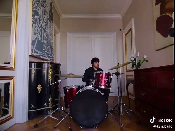 se cumplió ya un mes desde que salió 'sata andagi', junto a nuestro primer videoclip 💌 vos ya lo viste? #mathrock #videoclip #emo #kurí #fyp