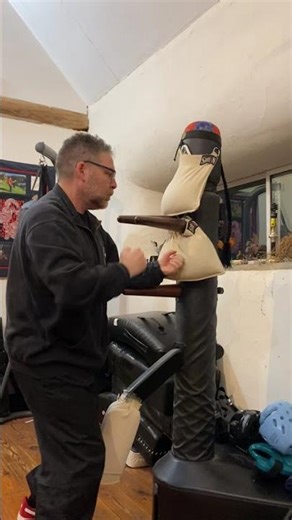 Hsing I Wood Fist Drills on Wooden Dummy