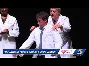 University of Cincinnati holds white coat ceremony for new medical students