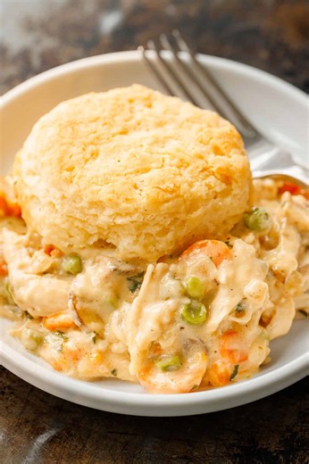 This Chicken Pot Pie Casserole is the ultimate comfort food! 🤗 (Recipe below) | NatashasKitchen.com