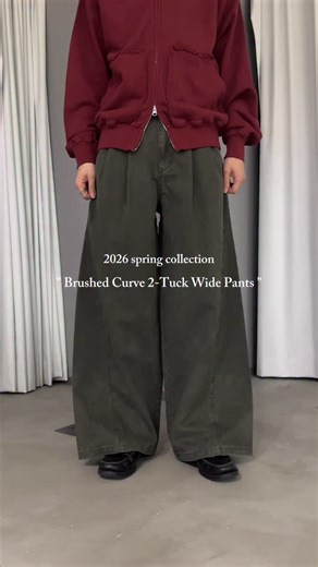Adoon plain/アドーンプレーン on Instagram: "@adoon_plain 2026 SPRING COLLECTION 1/14 (Wed.) 21:00 - New Release Brushed Curve 2-Tuck Wide Pants ◾︎price ¥6,995 (in tax) ◾︎color BROWN / KHAKI (new color) ◾︎size S / M / L ⁡ ⁡ model : KHAKI (new color)/ 185cm : Lsize着用 BROWN / 175cm : Msize着用 ┈┈┈┈┈┈┈┈┈┈┈┈┈┈┈┈┈┈┈┈ A brand that blends simple designs into everyday life, adding a touch of trend and playfulness. ┈┈┈┈┈┈┈┈┈┈┈┈┈┈┈┈┈┈┈┈┈┈┈┈ #adoonplain #アドーンプレーン #キレイめカジュアル #スラックス #春服"