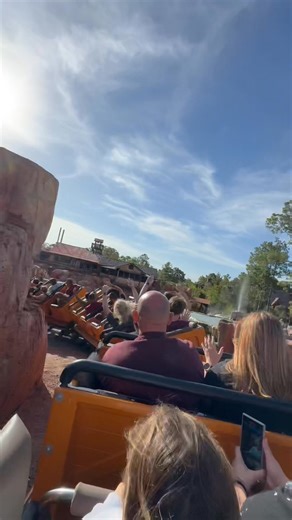 12K views · 34 reactions | A few seats left for Christmas at Disney! Nov 14-16 2025! $300 per person. $50 non refundable/non transferable deposit per person. Remaining balance due Sept 30th! Cost covers the round trip transportation. Ticket to Disney is not included. Pickups in Somerset and Lexington, KY! Message us on Facebook or call/text Rhonda at (606) 802-1898 or Tarin at (606) 872-3153 to reserve your seat! | Roll On Bus Tours | Facebook