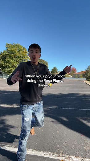 Ripped Boot During Peso Pluma Dance