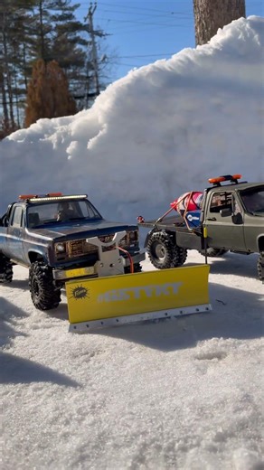 Rc snow plow line up #rcsnowplow #rc4wd #rccrawler
