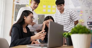 Serious Young Asian Business Team Explain: วิดีโอสต็อก (ปลอดค่าลิขสิทธิ์ 100%) 1079154482 | Shutterstock