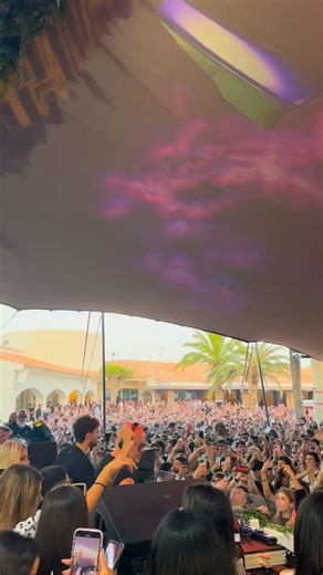 🕺 Dancing is good for the soul and in Ibiza, it’s even better. The island is world‑famous for its nightlife, of course, but the daytime parties bring an extra dimension you can only feel here 🙌 From those post‑lunch hours into the open‑air evening, the vibe hits differently and @destinofiveibiza_ knows exactly how to make it unforgettable. 👀 Who needs a dance in Ibiza this summer? #ibizaspotlight #ibiza2026 | Ibiza Spotlight