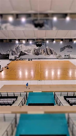 🏐🎥 LOADING COURMAYEUR CUP 🏔️🏆 🎬 Tutto pronto al Courmayeur Sport Center per il primo torneo con le quattro squadre più forti dell’ultimo campionato! 🗓️ Venerdì 26 le Semifinali: 🕦 17.30 @imocovolley vs @igor_volley 🕦 20.30 @verovolley vs @savinodelbenevolley 🗓️ Sabato 27 le Finali: 🕦 16.30 Finale 3^posto 🕦 19.30 Finalissima Visita il sito VivaTicket per i biglietti 🎫 #iLovevolley #SempreinVetta #volley #volleyball #pallavolo | Lega Pallavolo Serie A Femminile