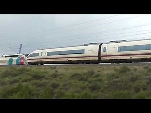 Renfe AVE - Serie 103 rebasando tren Ouigo