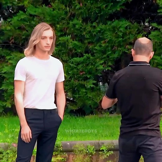 Murry does photography of a Greek god #impracticaljokers #murry #prank