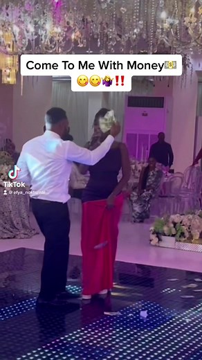 Efya Wedding Performance: Come To Me With Money💵😋