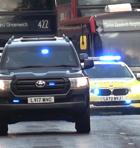 #metropolitanpolice Unmarked, Armoured 2017 (17 Plate) Toyota Land Cruiser’s, which are used by the Counter Terroism Specialist Firearms Operations (CTSFO) which comes under the Specialist Firearms Command, also known as Met Operations 19 and a Marked 2022 (72 Plate) BMW 545e and a Marked 2017 (67 Plate) Range Rover Vogue, which is used by the Special Escort Group (SEG) which comes under Royalty & Specialist Protection and the Protection Command, also known as Specialist Operations 14 all seen r