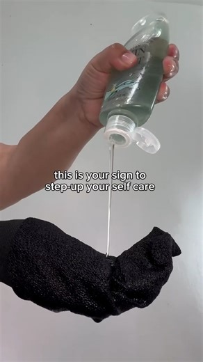 It's the little things 😍 Continue to fight the cold weather and rescue your skin with these Skin So Soft essentials. Get 25% off your Skin So Soft go-tos now! bit.ly/4kFI3F4 @Makeupbyalmagloria | Avon