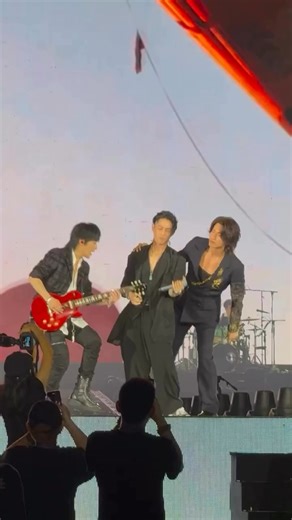 For the second time, F4 reunited again with a Mayday concert, they had so much fun!!! #JVKV #F4isback #MeteorGarden2001 #maydaysbeijing Jerry Yan言承旭） #VicZhou #KenChu Vanness Wu #followersreels #highlights2025 #taiwankdrama #reelsviralシfb | Jenny Delacalzada