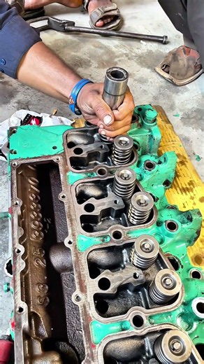 Shocking Valve Cotter Removal Technique! #shortsfeed #mechanic #engraçado #diy