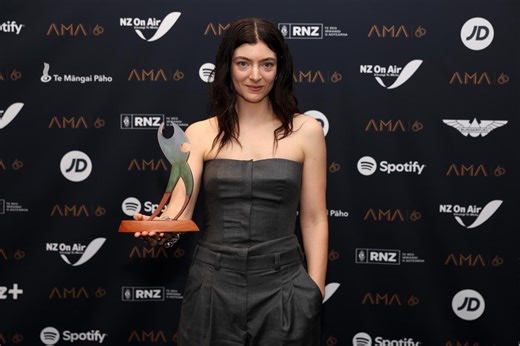 Lorde has appeared to confirm a secret ‘TBA’ Glastonbury set | Somerset Live