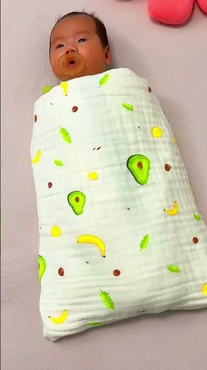 How to Swaddle Newborns Like a Pro #newbornswaddle #babyburrito #howtoswaddle #sleepyinfant