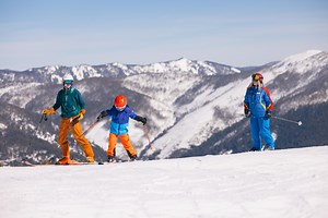 Get an inside look at Lookout Pass, where family-friendly slopes and a legendary ski school create a story worth sharing. Watch their story and start dreaming of your next ski trip in Western Montana. bit.ly/3BS2Nav | Western Montana's Glacier Country