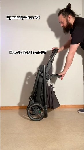 Folding the Uppababy Cruz V3 with the Seat Forwards