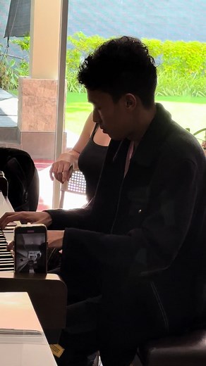 Hilarious Singing Fail Moment! Watch What Happened when Asked to Jam