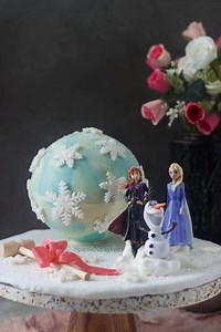 Pinata Cake with Hammer - Frozen theme