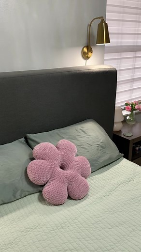 Wisteria Pillow Crochet Pattern: Free Guide