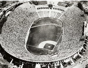 The Los Angeles Memorial Coliseum: Baseball's Most Unhinged Stadium #baseball #history #coliseum #dodgers | Ricktalksbaseball