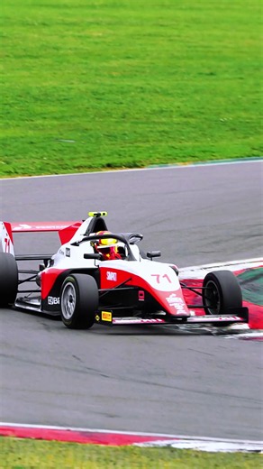 GB4 Winter Series, let’s go! 🏁🇬🇧 Snetterton, I’m ready! More laps, more learning, and let’s give it my best with Fortec. 👊🏻🇮🇩 Thanks to sponsors @Pertamina @simpati @Bank BRI @KAHF @INTime