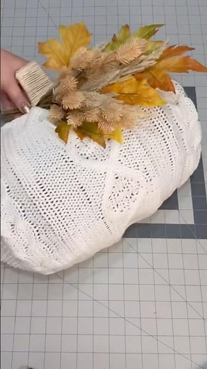 How to Make a Pumpkin Wreath | Easy Pumpkin Wreath #diy #adorablecrafts #fallwreath