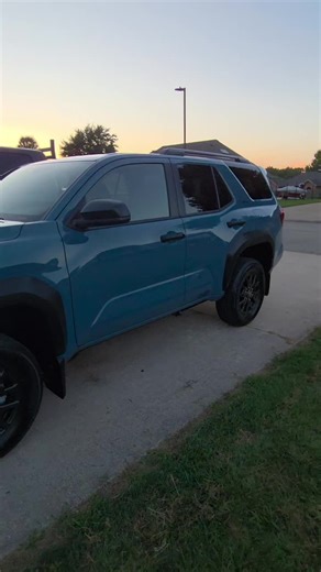 She sure looks it in the driveway! #4runner #toyota4runner #6thgen