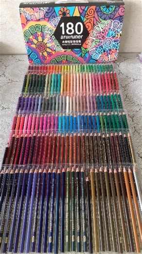 Lua | A maior caixa de lápis de cor do mundo 🌎 😱😱 #bruntfunercolourpencils #colorpencil #colorirlivros #coloringbookforadult #coloringbook | Instagram