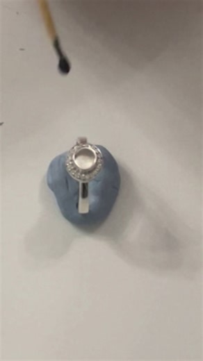 Absolutely love a black cremation ashes jewellery!