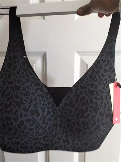Popilush wireless no underwire jelly bra. Push up seamless t-shirt bra for daily wear. Grab yours now by clicking on the yellow cart above. #wirelessbra #everydaybra #tiktokmademebuylt #popilush #dealdrop