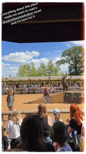 Not much reading was done over the weekend but I did get away with the family to Warwick Castle and Stratford Upon Avon. Beautiful places with some amazing sights and attractions. #readersinthewild #readersdayout #booktokersdayoff #fantasybooktok #booktok