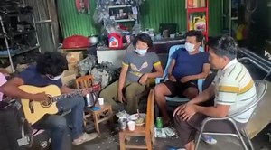 410K views · 10K reactions | လမ်းဘေးတီးဝိုင်း ဂစ်တာ လက်ကွက် နှင့်...