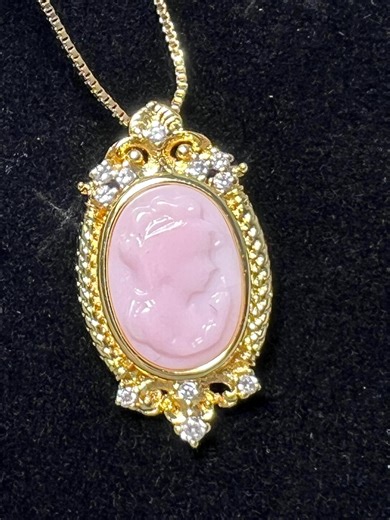 Queen Conch Shell Pendant Necklace, Vintage Style, Gift for Her - Etsy