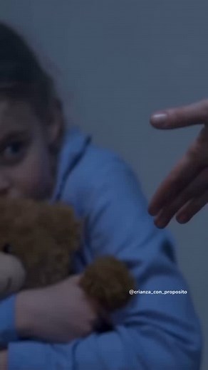 ✨ No es fácil mantener la calma cuando nadie lo hizo con nosotros… Pero nosotros tenemos la oportunidad de romper con estos patrones y regalarles a nuestros hijos la infancia que merecen, una de la que no necesiten sanar ♥️ #hijosfelices #maternidadconsciente #mamaprimeriza #papasaprendiendo #crianzaconproposito | Crianza con Propósito