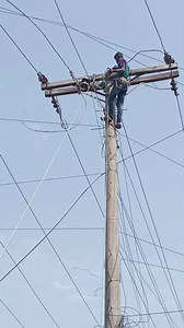 65K views · 587 reactions | Electric work on pole #electrician #electrical #work #linework #electricity #safety | Lineman24.com | Facebook