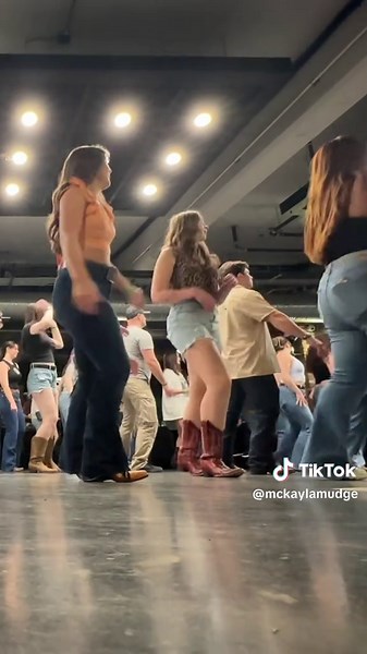 🧩 MUST LEARN 🧩 COUNT: 32 WALLS: 4 💃🏼 : pieces to the puzzle - Isacc Nelson 🎶: damn I live Miami - Pitbull 🧡 @Emily🕺🏼 @char🐧 #linedance #linedancing #fyp #piecestothepuzzle #damnilovemiami