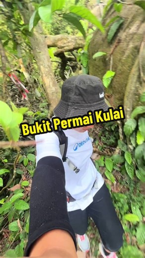 First hike for 2026!! Bukit Permai & Tasik Biru Indahpura Kulai, Johor. Asyik pergi XYG je. Kita jauh sikit ke Kulai la ek. Ada tasik biru jugak. Trek masih fresh, baru rintis, melalui kebun getah, kelapa sawit dan kuari. 6km trek. Could have done it under 3 hours, but was dragged for so long. #YTJT Warning ⚠️ : Trail tak beginner friendly! #hiking #johor
