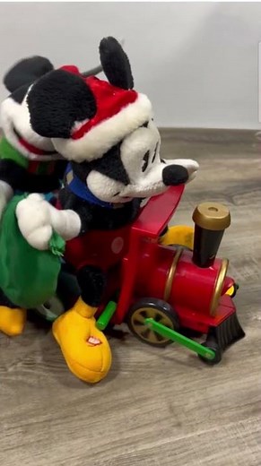 (Rare) Gemmy animated Mickey & Minnie Mouse Christmas train