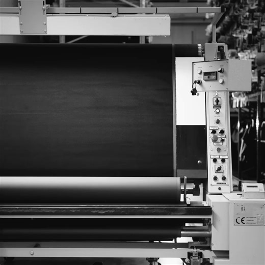 Precisely patterned, expertly upholstered and carefully tufted, each Florence Knoll Sofa is a masterpiece of patience, artistry and skill. It’s handsomely finished with a polished chrome steel base and stamped with Florence Knoll’s signature. | Knoll Inc.