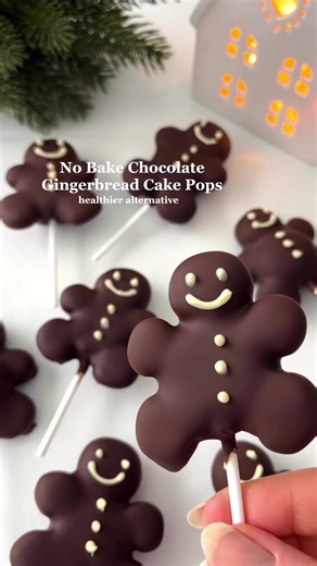No Bake Chocolate Gingerbread Cake Pops🎄🤩 These are such a fun and yummy dessert idea for the holidays! Recipe in the comments❤️ #cakepops #glutenfreechristmas #glutenfree #christmasrecipe #healthydessertrecipes #glutenfreerecipes #cakepopsicles #christmasdesserts #healthierchoices #healthieralternatives | Fitfoodieselma
