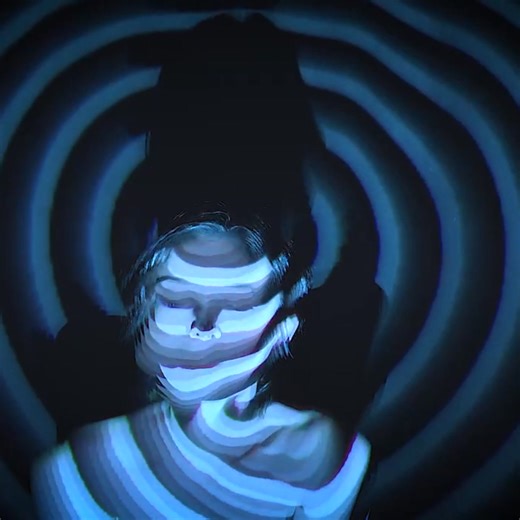 Miss Grit returns with ‘Tourist Mind’, channeling the noirish atmosphere of classic trip-hop while adding a hefty dose of maximalism and a dream-pop sensibility. “It’s about how curiosity for other people’s thoughts can slowly disorient you and make it harder to return to yourself,” Sohn explains. The result is a magnificent techno stomper with stirring strings, smacking drums, and a hazy atmosphere, out now on Mute. Mastered by Sarah Register Mix and add. prod by Aron Kobayashi Ritch Violin by